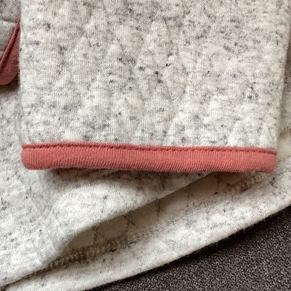 Beautiful pull over sweatshirt - Picture 5 of 5